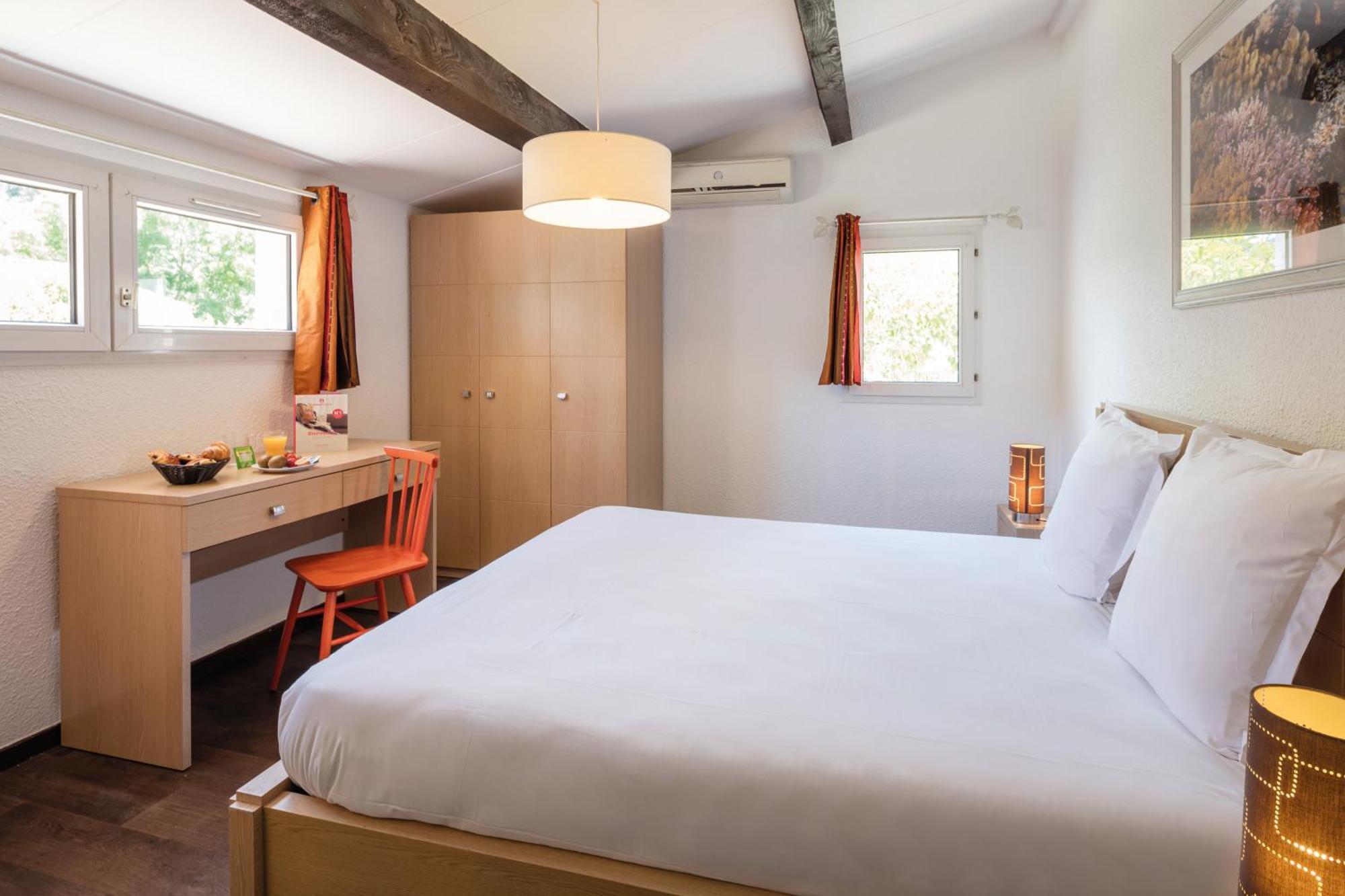 Comfort Aparthotel Mandelieu La Napoule Village Exteriör bild